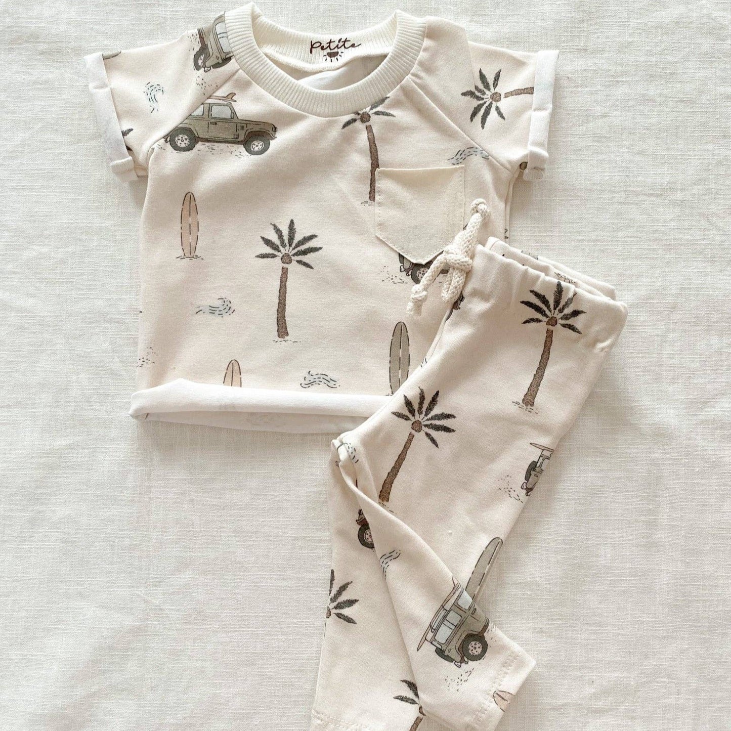 Baby t-shirt met auto- en palmboomprint
